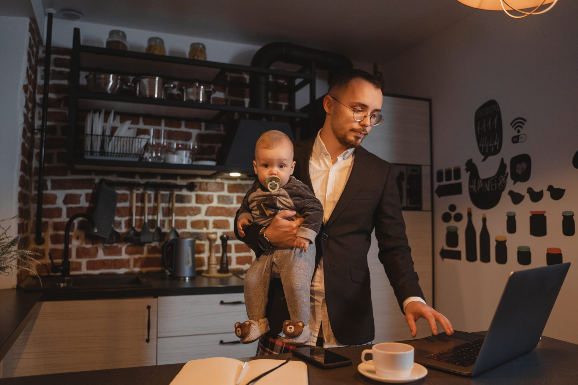 Equilibrio entre Trabajo y Paternidad: Consejos Prácticos para el Padre de Hoy